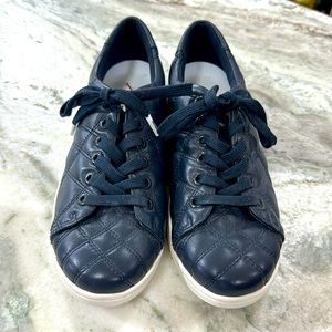 Brand new ED by Ellen Degeneres navy quilted sneakers size 7